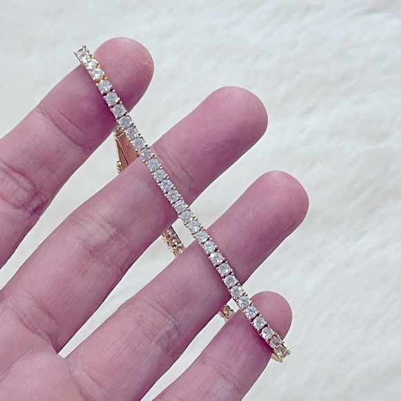 New unworn Sterling Forever 14k gold plated cubic zirconia tennis bracelet - Picture 3 of 5